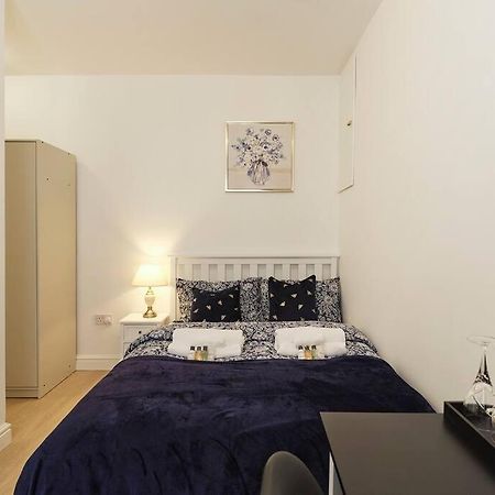 Rofennie Suite -Luxury Ensuite Room! Maidstone Exterior photo