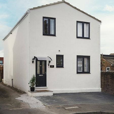 Rofennie Suite -Luxury Ensuite Room! Maidstone Exterior photo